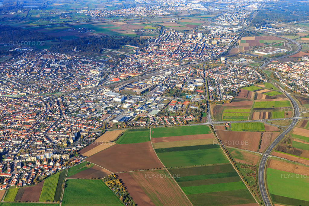 Luftbild: Stadtansicht aus Südosten in Schwetzingen im Bundesland Baden-Württemberg in Deutschland. Foto: IMG_104238.jpg vom 31.10.2017 durch Werner Riehm/FLY-FOTO.de