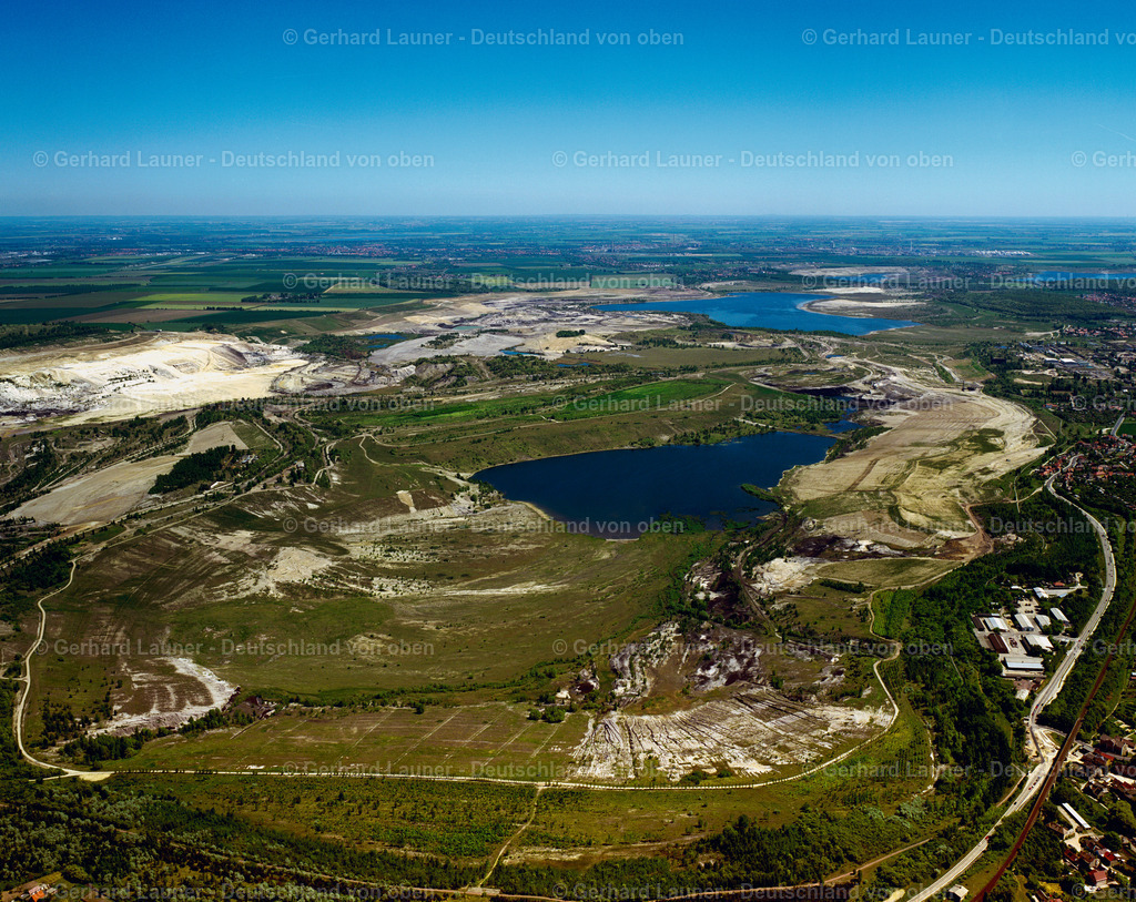 9000347 | BRAUNSBEDRA 08.09.2021 Rekultivierung der ehemaligen Tagebau - Fläche an den Uferbereichen des Sees " Geiseltalsee " in Braunsbedra im Bundesland Sachsen-Anhalt, Deutschland. // Open pit re cultivation on the shores of the lake " Geiseltalsee " in Braunsbedra in the state Saxony-Anhalt, Germany. Foto: Gerhard Launer