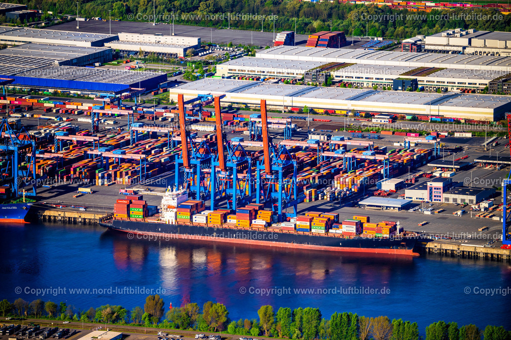 Hamburg_Altenwerder_CTA_Container_Terminal_ELS_1663270425 | HAMBURG 27.04.2025 Containerterminal HHLA Container Terminal Altenwerder (CTA) am Ufer der Elbe im Stadtteil Altenwerder in Hamburg. // Container Terminal HHLA Container Terminal Altenwerder (CTA) on the Elbe riverbank in the Altenwerder part of Hamburg in Germany. Foto: Martin Elsen