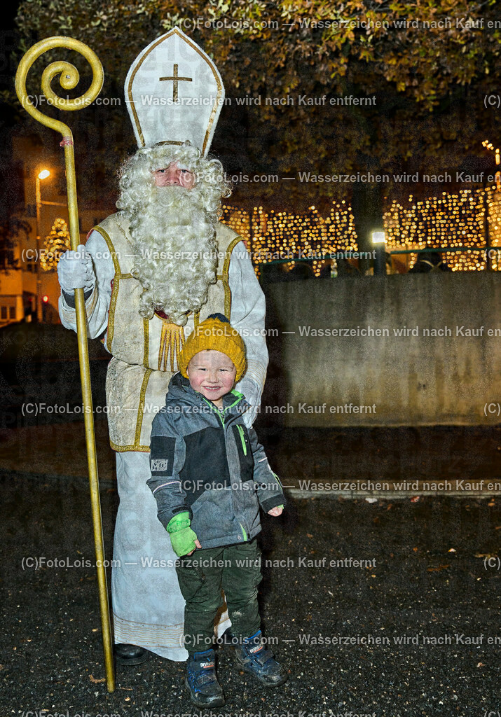 ALP7717_Wieselburger Advent_Nikolaus | (C)FotoLois.com, Alois Spandl, Wieselburger Advent im Schlosspark, Besuch durch den Hl. Nikolaus und seinen Krampussen, Sa 3. Dezember 2022.