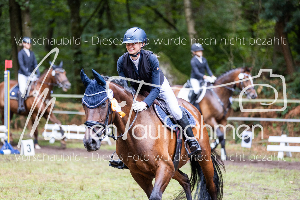 HB-Springreiter-076 | MomenTaufnahmen Pferdesportfotos