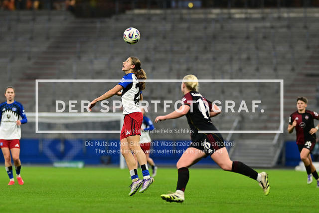 Fußball I Frauen I Saison 2025-2026 I Bundesliga I 10. Spieltag I Hamburger SV - 1. FC Nürnberg I 47303 | Kopfball Leni Marie Eggert (29, Hamburger SV) - Realisiert mit Pictrs.com
