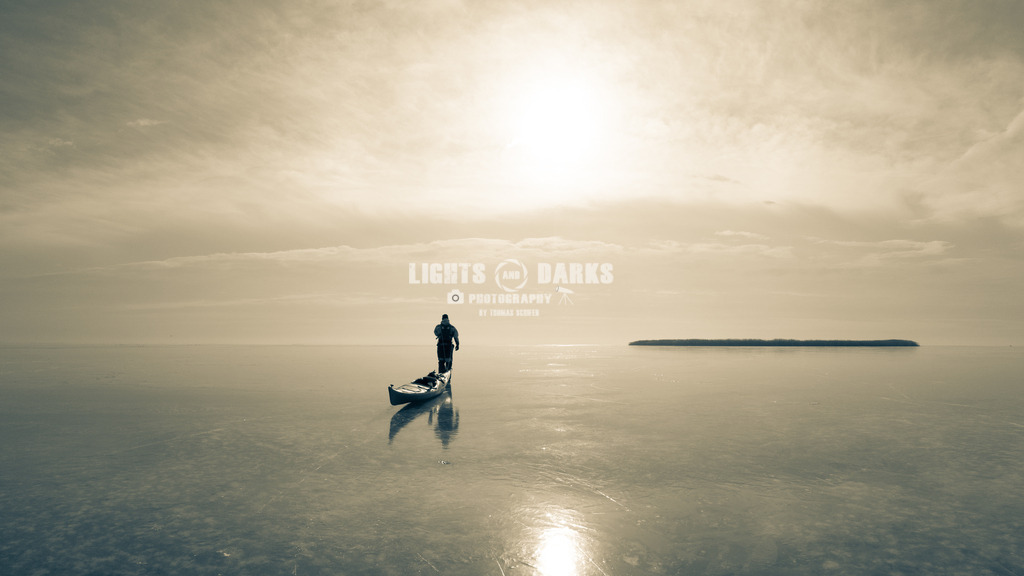 To the end of the World | Walking on a frozen Lake Neusiedl (Austria) to enjoy a round of ice paddeling - Realisiert mit Pictrs.com