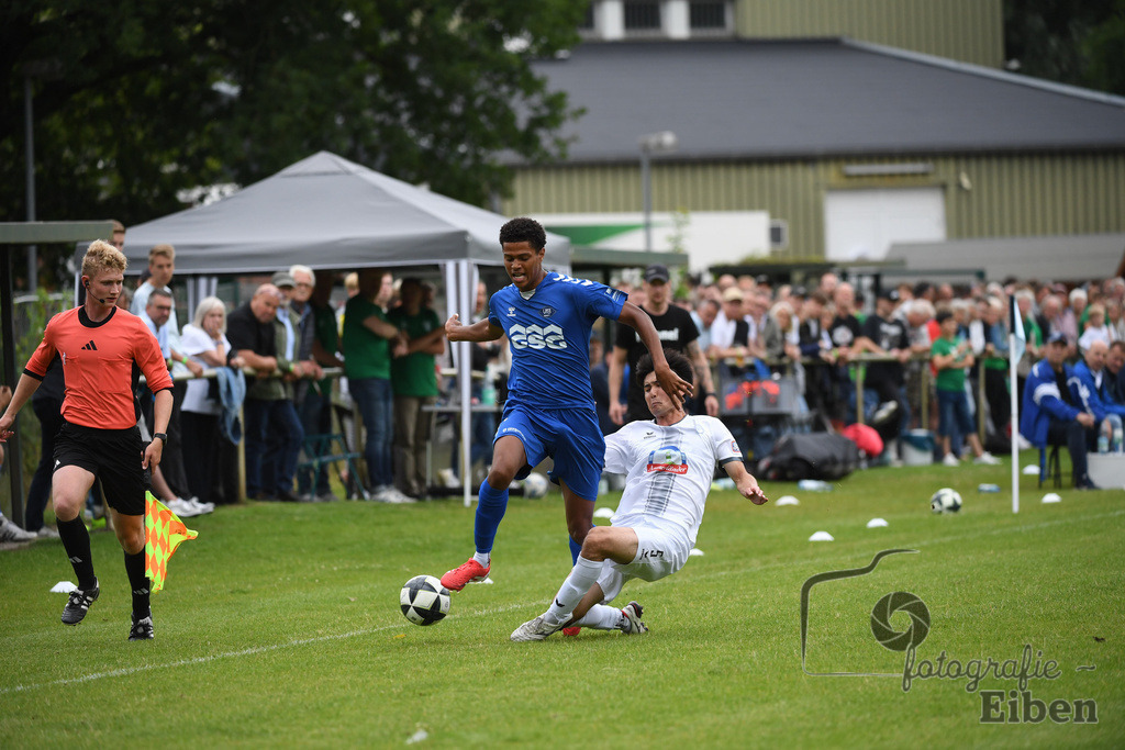 Sport-Duwe Cup | Sport-Duwe Cup Oldenburg; SSV Jeddenloh (weiß)-VFB Oldenburg (blau) am 05.07.2025 in Oldenburg (Sportanlage TuS Eversten), Photo: Philip Eiben 2025 - Realisiert mit Pictrs.com