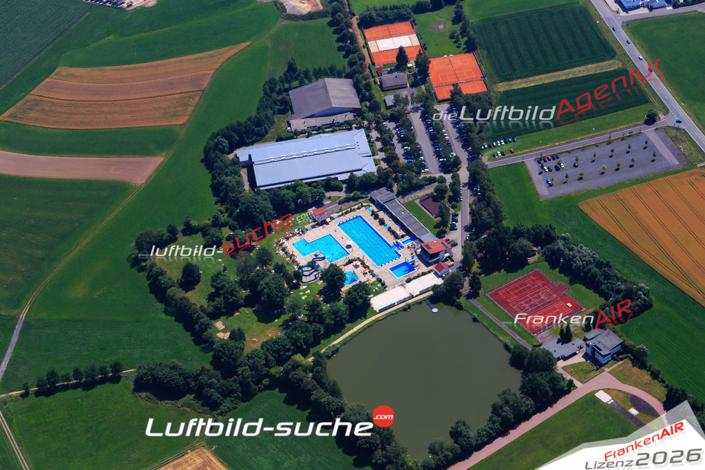 Die Luftaufnahme der Stadt Mitterteich wurde vom UL-Flugzeug heraus erstellt ( keine Drohne )- hohe Auflösung für beste Qualität