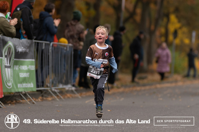 Süderelbe Halbmarathon 2025 I 09.11.2025 I Fotograf_DerSportfotograf.I 00208 | Der Sportfotograf. - Realisiert mit Pictrs.com
