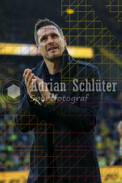 08.05.2026, GER, Fussball, Herren, 1. BL, Saison 2025/2026, Borussia Dortmund - Eintracht Frankfurt | Sebastian Kehl gestikuliert, Gestik und Mimik bei der Verabschiedung