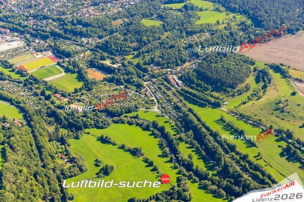 Luftbild der Stadt Meiningen - Das Luftbild wurde 2025 vom UL-Flugzeug heraus erstellt ( keine Drohnenaufnahme ) - Hochauflösende Luftaufnahme - für Wandbilder und großformatige Ausdrucke geeignet. Das besondere Geschenk!Hier alle&nbsp;Infos zur Lizenzierung der LuftaufnahmeWir fliegen auch dieses Jahr wieder in Ihre Region um Luftbilder zu erstellen.- Luftbild anfragen
