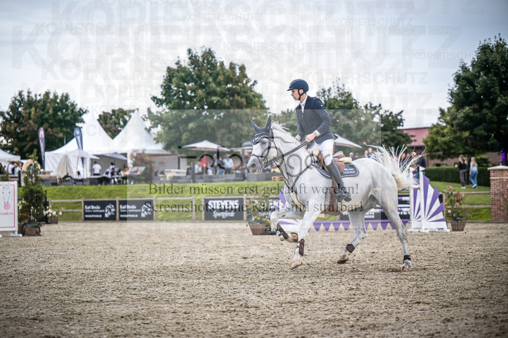 DOS_7412 | Entdecke hochwertige Reitturnierfotos von Foto Oger. Professionell, emotional und authentisch – jetzt Lieblingsmomente im Shop bestellen.Deutschlandweite Turnierfotografie. - Realisiert mit Pictrs.com
