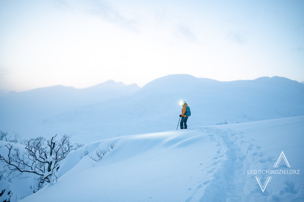 Fotografie_Leo_Schindzielorz_NO_Winter_Tromso_Durmalstinden_20230316_A7400034_org | Atmosphärische Landschaftsbilder & Drohnenaufnahmen aus dem Allgäu, Tirol, Südtirol & der Schweiz – ideal für Leinwanddrucke & zur stilvollen Raumgestaltung. - Realisiert mit Pictrs.com
