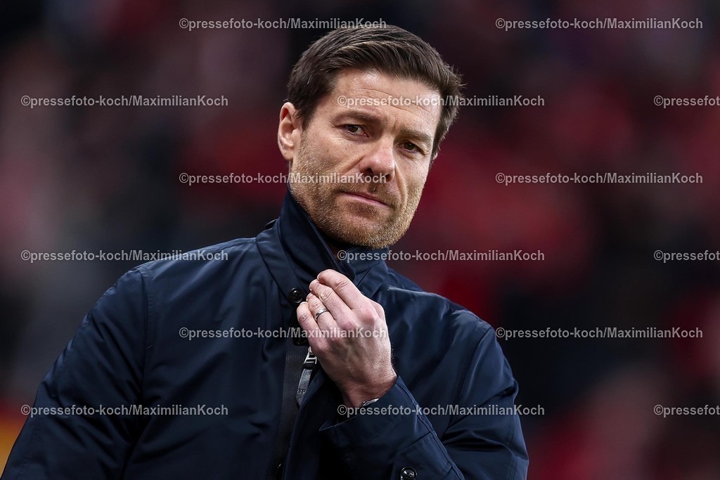 Lev02022502142 | 02.02.2025, Fußball, Bayer 04 Leverkusen - TSG 1899 Hoffenheim, 1. Fußball Bundesliga, 20. Spieltag, BayArena, Saison 2024 2025: Cheftrainer Xabi Alonso (Bayer 04 Leverkusen Trainer)DFB regulations prohibit any use of photographs as image sequences and or quasi-video.