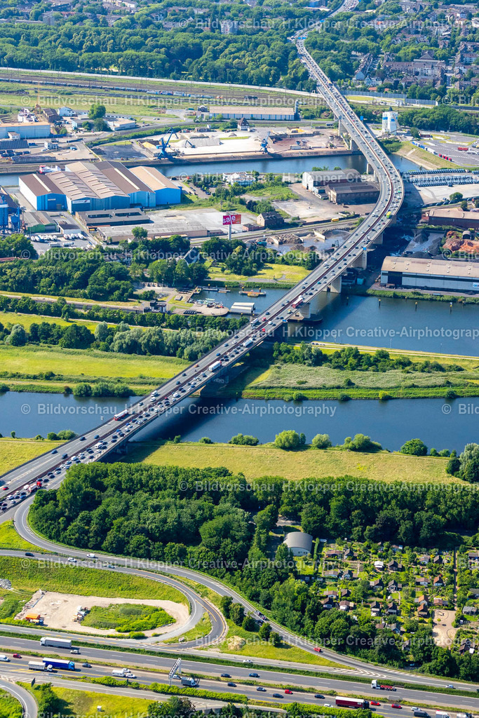 Luftbild Duisburg-4586 | Luftbild Streckenführung und Fahrspuren im Verlauf der Autobahn- Brücke der BAB A59 über den Rhein- Flußverlauf in Duisburg - Realisiert mit Pictrs.com