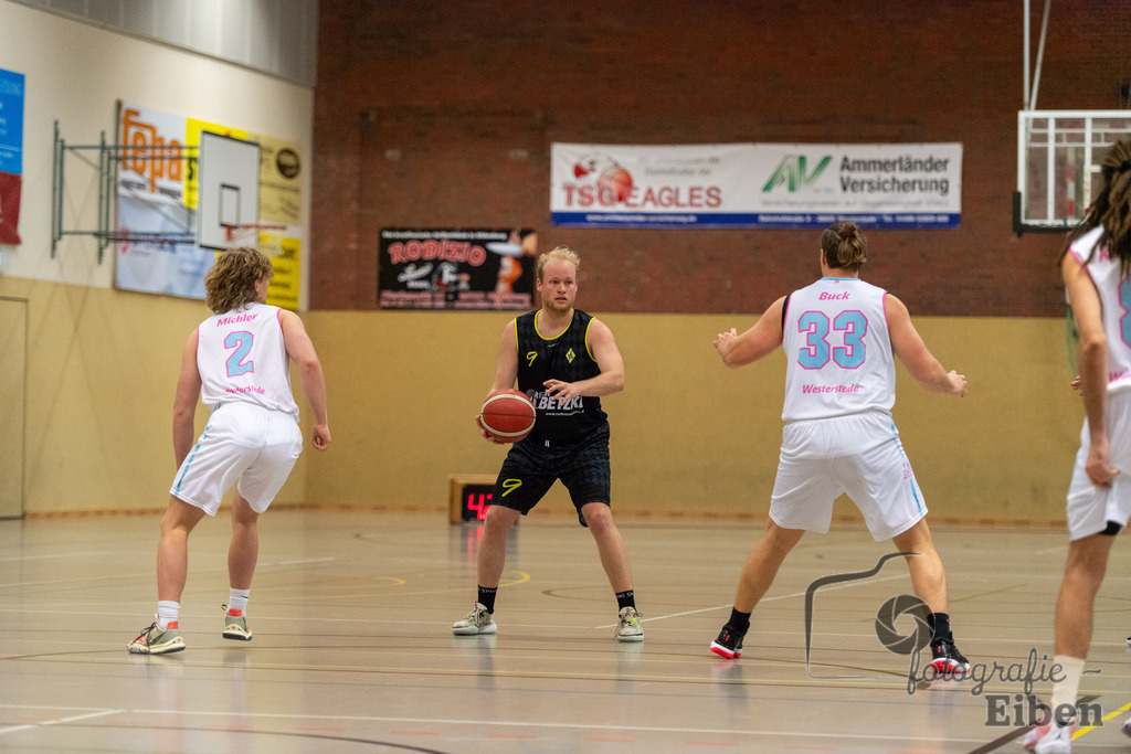 TSG Westerstede 3-VFL Löningen | TSG Westerstede 3 (weiß)-VFL Löningen (schwarz) am 14.01.2024; in Westerstede (Hössensporthalle), Photo: Philip Eiben 2023 - Realisiert mit Pictrs.com