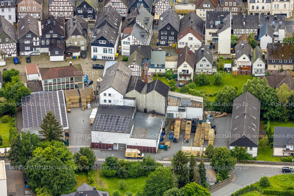 BadLaasphe240709426 | Luftbild, Bosch Brauerei am Fluss Laasphe im Wohngebiet, Bad Laasphe, Wittgensteiner Land, Nordrhein-Westfalen, Deutschland