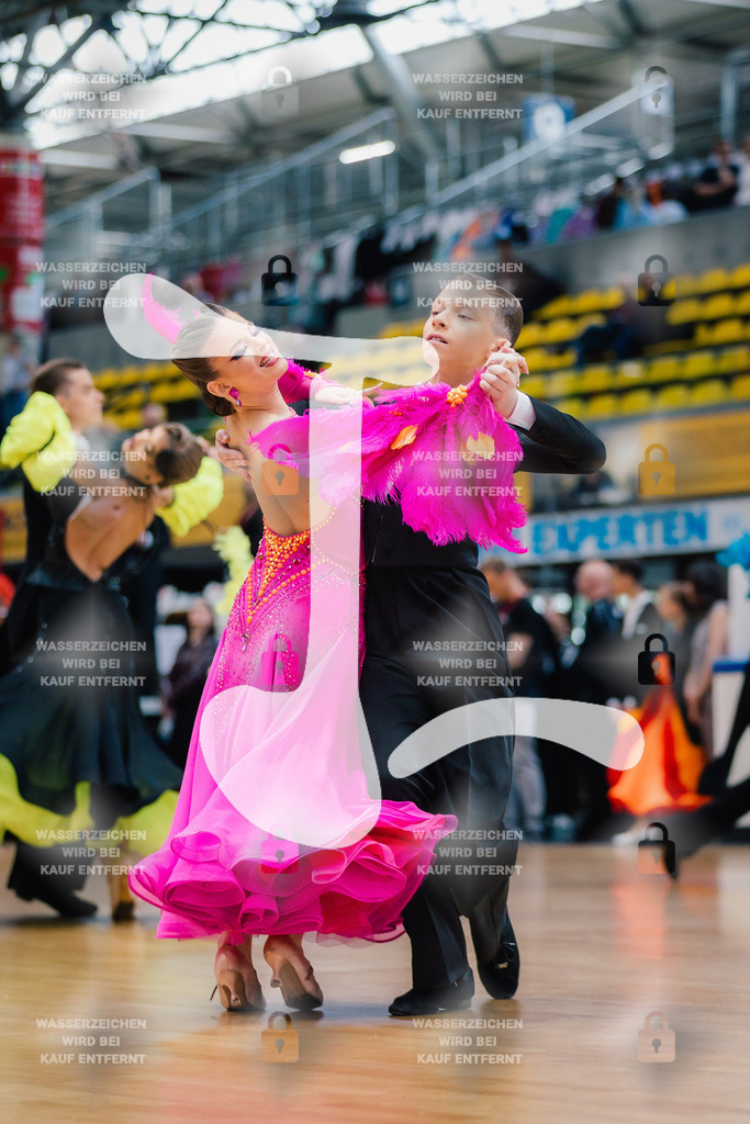 Hessen Tanzt WDSF Open Junior II Standard 10th (210) Tim Gordon _ Luisa Huber (Schwarz-Weiß-Club Pforzheim)-2025-05-17-7390 | Webshop for digital downloads and prints of dance sport, event & show photographer Julian Link - Realisiert mit Pictrs.com