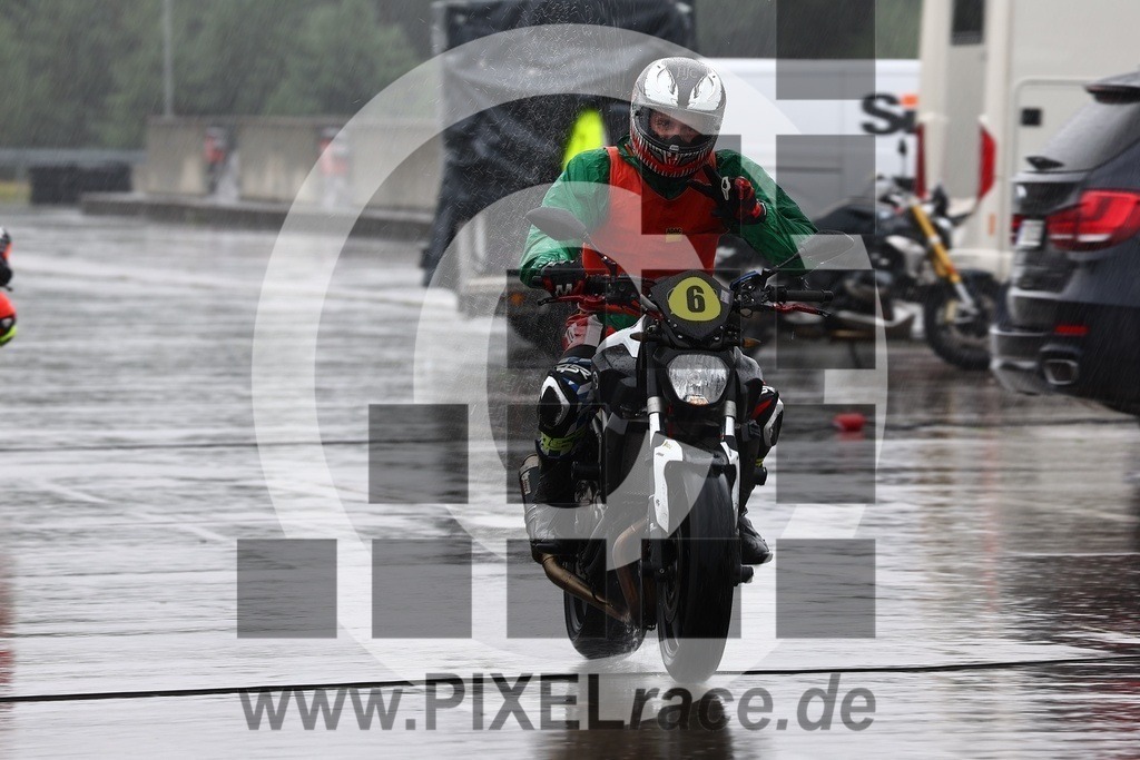 inst06-20250713_00746 | Schöne Erinnerungen an spannende Momente - das festzuhalten ist unser Job. PIXELrace.de ist seit 2003 auf den Rennstrecken Europas unterwegs um die Action draußen beim Fahren und die wunderbare Stimmung imm Fahrerlager für euch einzufangen.