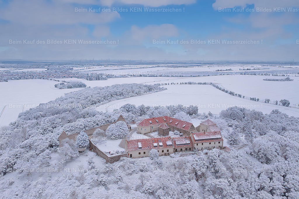 Konradsburg_im_Winter_playground_upscale | Konradsburg - Winter mit KI generiert aus einem Sommerfoto - Realisiert mit Pictrs.com