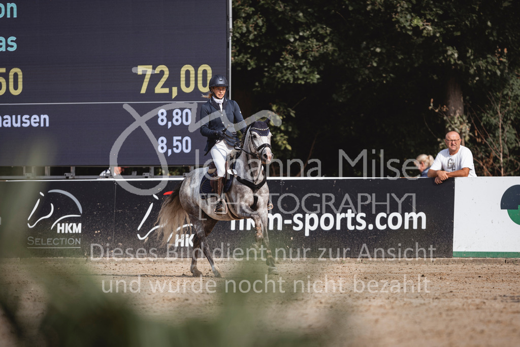 240906_BuCha_Pony-L-6j-239 | Deine schönsten Turniermomente als professionelle Fotos! Entdecke hochwertige Pferdesport-Fotografie im Online-Shop. Jetzt Fotos finden & bestellen!