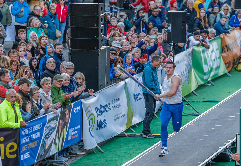 top-top.de 240913-188 | Foto, Video, Fotografie, Videografie, Fotobox, DJ, Discjockey, Musik, Musikbox, Veranstaltung, Photobooth, Amazon, Ebay, Buchtipp, Bestseller, Autor, Verlag, Buch, Wesel, Hamminkeln, NRW, Dinslaken, Rees, Drohne, Hochzeit, Party, Fotobox, Wesel, Fotograf