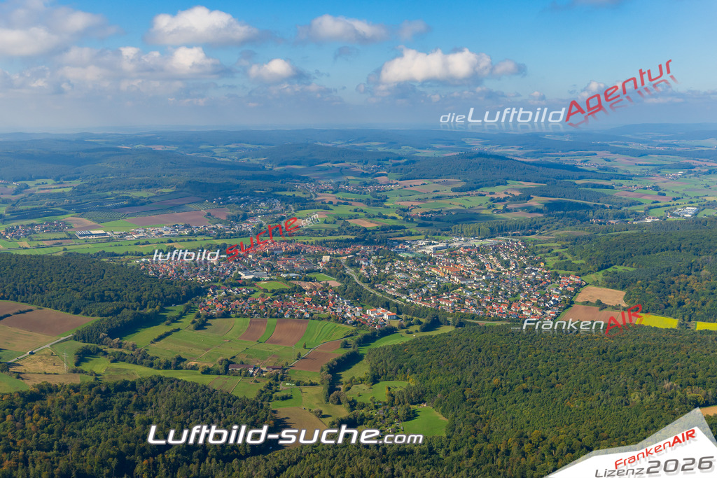 Luftaufnahme der Stadt Ebern - Die Luftaufnahme wurde 2025 vom UL-Flugzeug heraus erstellt ( keine Drohne ) - Hochauflösende Luftaufnahme - für professionelle Ausdrucke geeignet. Die Geschenkidee !Mit Lizenz und Bildrechte bestellbar