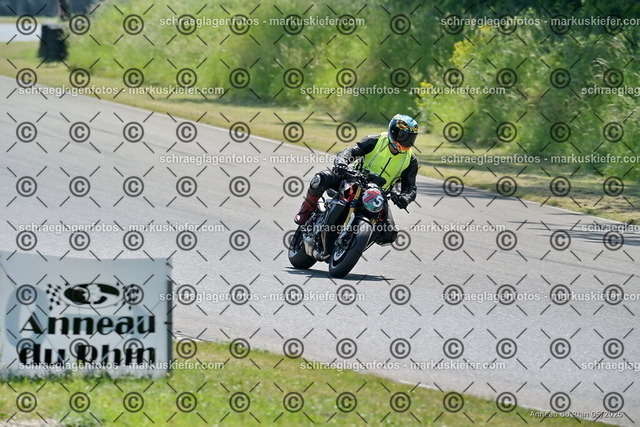 26BT02-1387 | markuskiefer.com - Realisiert mit Pictrs.com