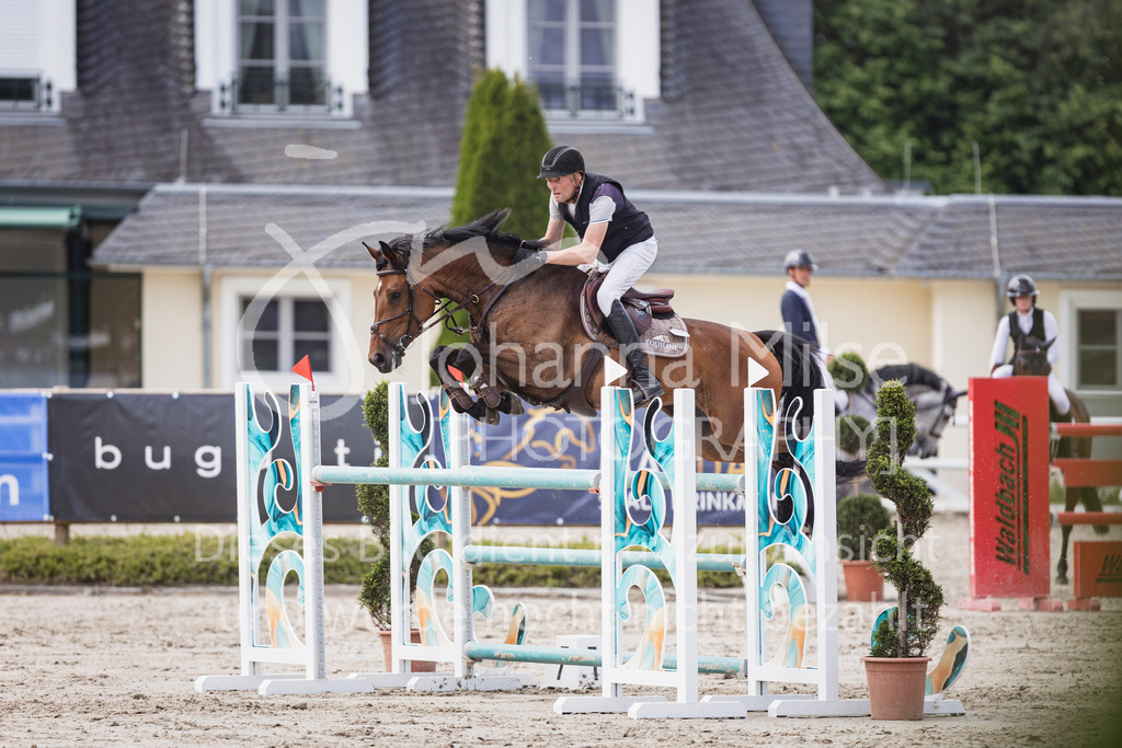 250531_MayDays_M2-Springen-554 | Deine schönsten Turniermomente als professionelle Fotos! Entdecke hochwertige Pferdesport-Fotografie im Online-Shop. Jetzt Fotos finden & bestellen!