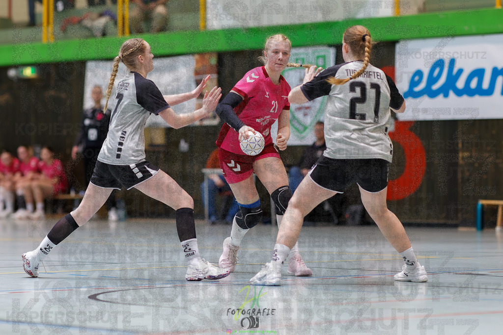 Hessenmeisterschaft wJC - Spiel um Platz 3; TuS Kriftel - SG Schenklengsfeld | Hessenmeisterschaft wJC - Spiel um Platz 3; TuS Kriftel - SG Schenklengsfeld am 22.03.2025 in Biedenkopf (Sporthalle Lahntalschule)Photo © 2025 - Jörg Heinrich - Realisiert mit Pictrs.com