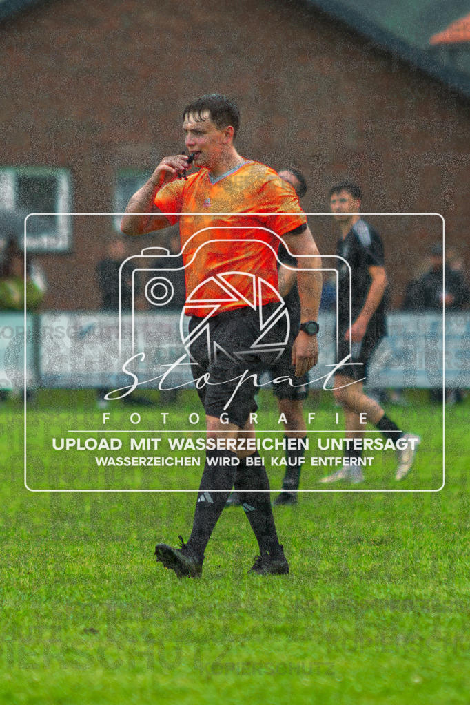 Final Kreispokal HK - Germania Walsrode vs. TSV Wietzendorf | Michael Böttrich (Schiedsrichter); Finale Kreispokal HK - Germania Walsrode vs. TSV Wietzendorf am 07.06.2026 in Sportplatz Alter Schulweg, Schülern - Realisiert mit Pictrs.com