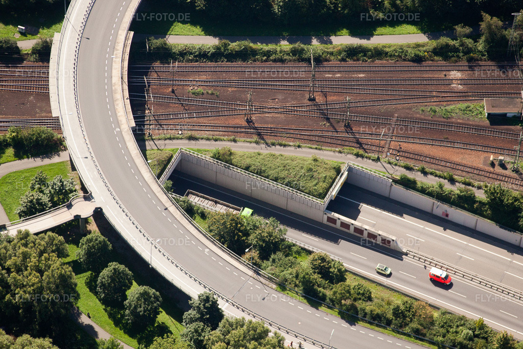 Luftbild: Streckenführung der Bahn- Kreuzung der Schienen- und Gleisanlagen der Deutschen Bahn im Ortsteil Beiertheim-Bulach in Karlsruhe im Bundesland Baden-Württemberg in Deutschland. Foto: IMG_32044.jpg vom 20.08.2010 durch Werner Riehm/FLY-FOTO.de