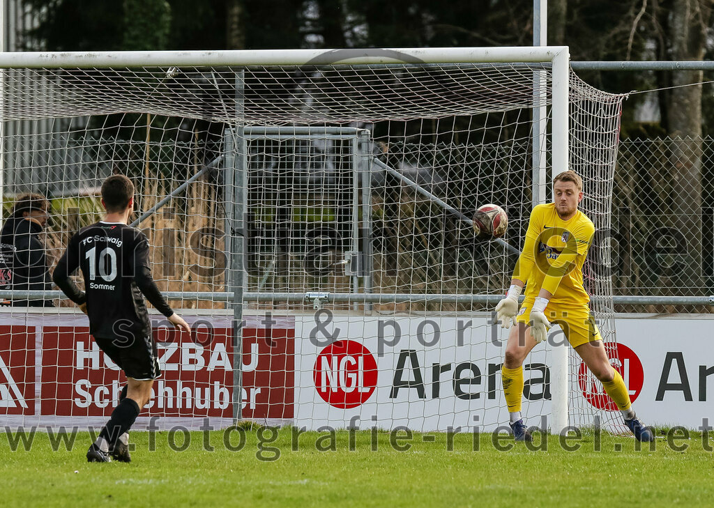 2024-02-24_034_FC_Schwaig_gegen_TSV_1880_Wasserburg | Oberding, Deutschland, 24.02.2024:
Fußball, 2. Runde Qualifikation TOTO-Pokal 2023 / 2024, 1. Spieltag, FC Schwaig gegen TSV 1880 Wasserburg, Endergebnis: 2:3

Vincent Sommer (FC Schwaig, #10), Torwart Andreas Dumpler (TSV 1880 Wasserburg, #1)

Foto: Christian Riedel / fotografie-riedel.net