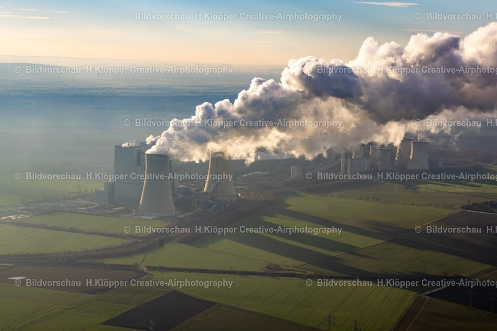 Luftbilder Rommerskirchen-7805 | Luftbildfotografie Abgaswolken aus den Schloten der Kraftwerksanlagen des Kohle- Heizkraftwerkes "  RWE Power AG Kraftwerk Neurath " an der Energiestraße im Ortsteil Neurath in Grevenbroich im Bundesland Nordrhein-Westfalen, Deutschland - Realisiert mit Pictrs.com