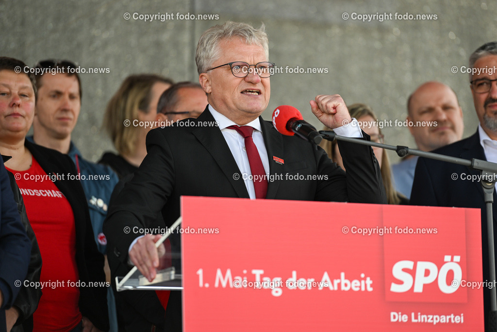 Hauptplatz Linz_ 1. Mai Umzug 2023_ 01.05.2023-70 | 01.05.2023, Hauptplatz Linz, AUT, Hauptplatz Linz, im Bild 1. Mai Umzug 2023 Linz Hauptplatz, SPOE 

Klaus Luger (SP, Bgm. der Stadt Linz)
