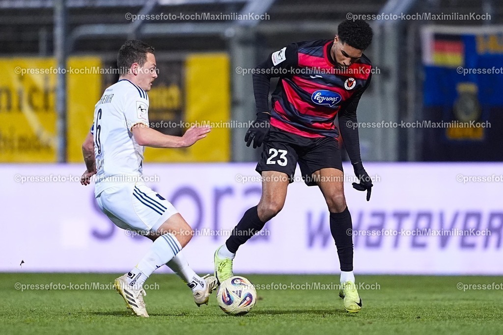 xYDRx23012601050 | 23.01.2026, xydrx, Fußball, 3.Liga, FC Viktoria Köln - 1.FC Saarbrücken, Saison 2025 2026, Sportpark Höhenberg: Patrick Sontheimer (1.FC Saarbrücken #6) im Zweikampf gegen Benjamin Zank (FC Viktoria Köln #23)     DFB regulations prohibit any use of photographs as image sequences and or quasi-video. Photo: xYannisxDreimannxPressefotoKochx