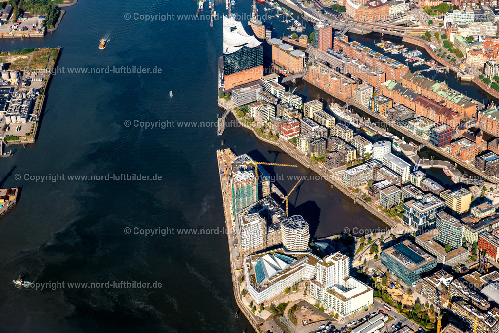 Hamburg_Elbphilharmonie_Speicherstadt_Hafencity_ELS_3922220922 | HAMBURG 22.09.2022 Stadtansicht am Ufer des Flußverlaufes der Norderelbe im Ortsteil HafenCity mit der Elbphilharmonie in Hamburg, Deutschland. // City view on the banks of the river course of the Norderelbe in the district HafenCity with the Elbphilharmonie in Hamburg, Germany. Foto: Martin Elsen