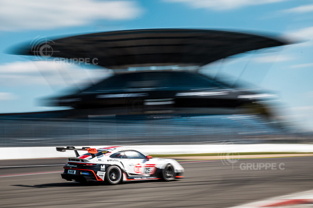 _D_L7686 | Motorsport-Fotografie: DTM, 24h Nürburgring und GT-Action in hochauflösenden Bildern. Entdecke packende Rennmomente & Impressionen direkt aus der Boxengasse. - Realisiert mit Pictrs.com