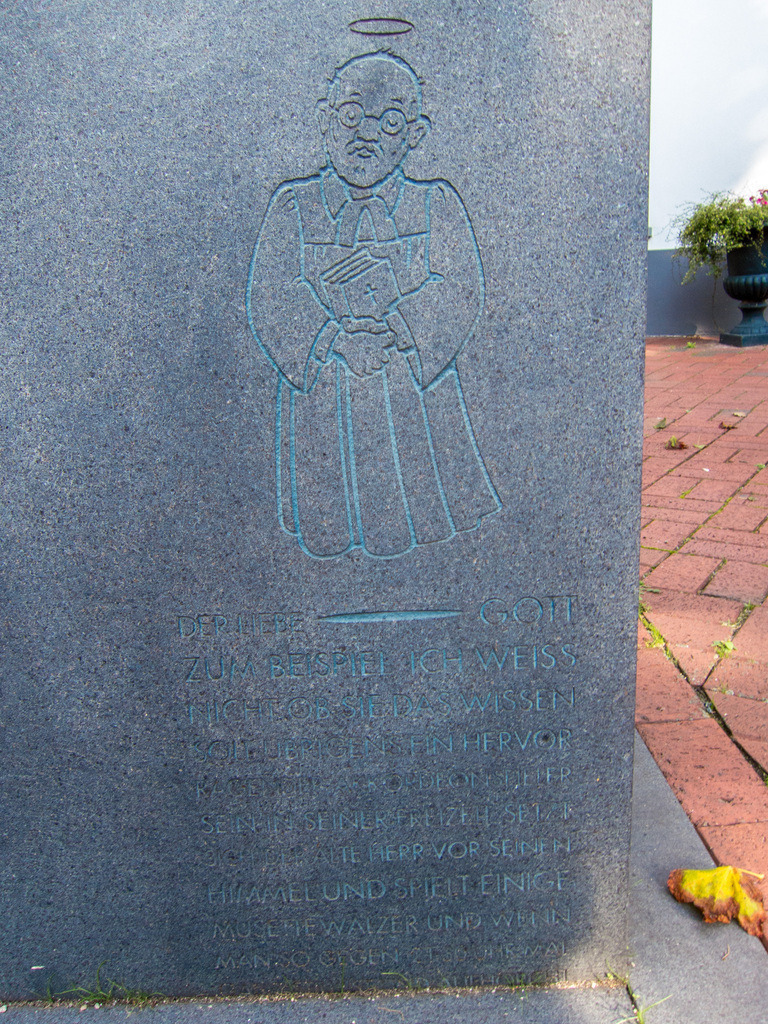 01HannsDieterHuesch-Denkmal_VS_06 | Bildergalerie von Sport-Ereignissen aber auch von weiteren spannenden Dingen - nicht nur vom Niederrhein. In Anlehnung an den bekannten Spruch von Hanns Dieter Hüsch heißt das Motto: "Niederrhein ist überall".  - Realisiert mit Pictrs.com