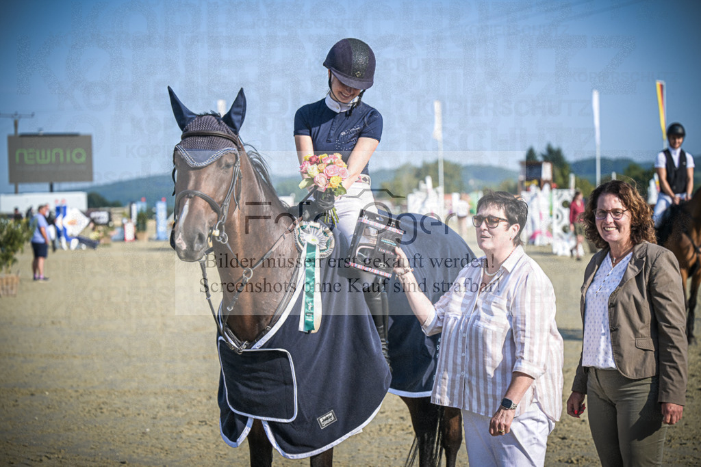 DOS_0038 | Entdecke hochwertige Reitturnierfotos von Foto Oger. Professionell, emotional und authentisch – jetzt Lieblingsmomente im Shop bestellen.Deutschlandweite Turnierfotografie. - Realisiert mit Pictrs.com