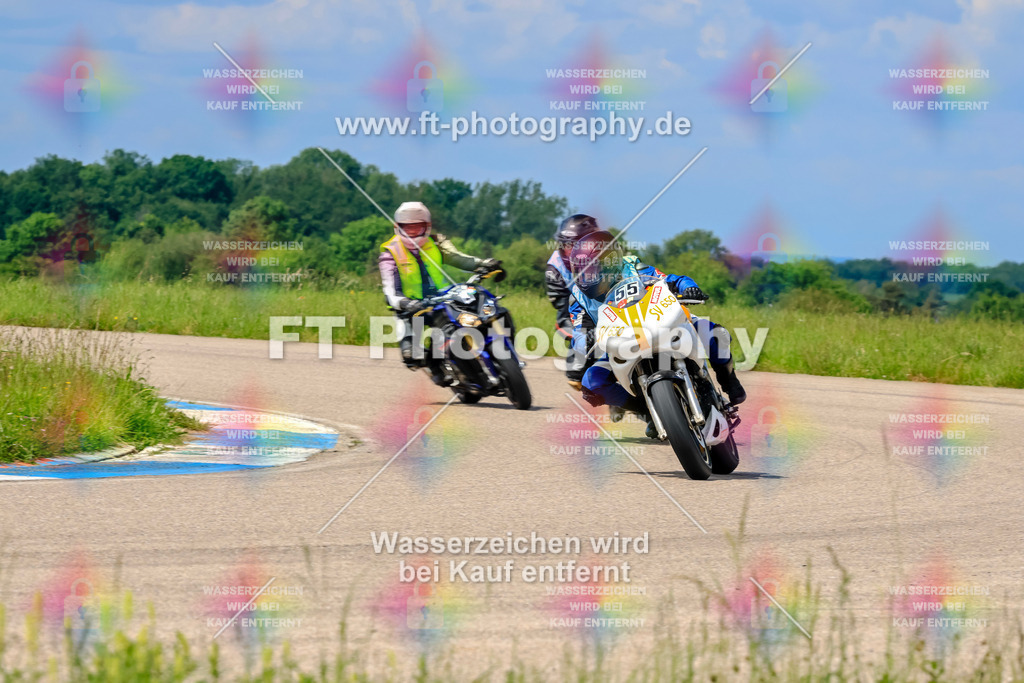 MotoTeam-0695 | Hier findet Ihr Bilder von Touristenfahrten auf der Nürburgring Nordschleife oder von anderen Veranstaltungen die ich besucht habe. Viel Spass beim Durch Schauen 