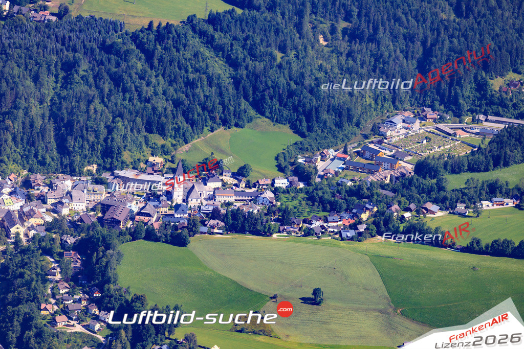Die Luftaufnahme der Stadt Bad Aussee wurde 2017 vom Flugzeug heraus erstellt ( keine Drohne )- hohe Auflösung für beste Qualität