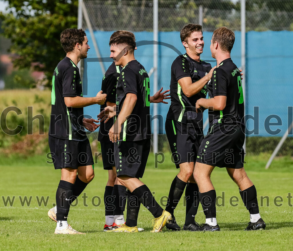 2023-09-17_057_SpVgg_Neuching_gegen_FC_Langenpreising | Neuching, Deutschland, 17.09.2023:
Fußball, A-Klasse 2023 / 2024, 7. Spieltag, SpVgg Neuching gegen SpVgg Langenpreising, Endergebnis: 5:1

Jubel nach dem 3:1 durch Johannes Lanzl (SpVgg Neuching, #2)

Foto: Christian Riedel / fotografie-riedel.net
