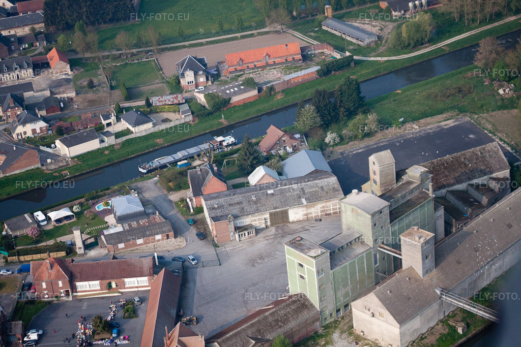 Vue aérienne: Vue de la ville à Vendhuile dans le département Aisne, France. Photo: IMG_40025.jpg prise le 17/04/2011 par Werner Riehm/FLY-FOTO.euRésolution de l'original: 4752 x 3168 px