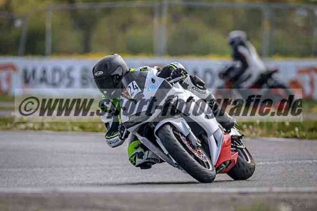 pubi7692 | Professionelle Fotos von Sportveranstaltungen, aber auch Hochzeiten und anderen Events. - Realisiert mit Pictrs.com