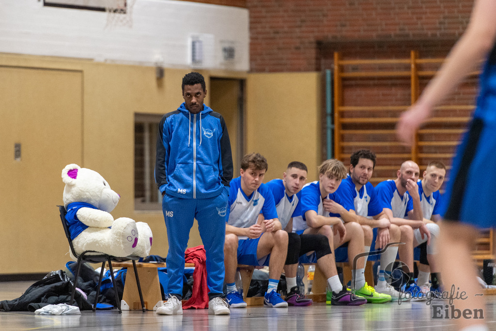 TSG Westerstede-Fortuna Logabirum | Basketball 2. Regionalliga; TSG Westerstede 2 (weiß)- Fortuna Logabirum (blau) am 12.12.2025 in Westerstede (Hössensportzentrum), Photo: Philip Eiben 2025 - Realisiert mit Pictrs.com