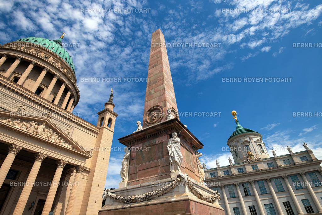 potsdam art | Der Alte Markt in Potsdam, Deutschland. Auf der Aufnahme sind neben der St. Nikolaikirche noch das Potsdam Museum und ein Obelisk zu sehen. | The Old Market Square in Potsdam, Germany. In addition to the St. Nikolai Church, the Potsdam Museum and an obelisk can be seen in the photograph. - Realisiert mit Pictrs.com
