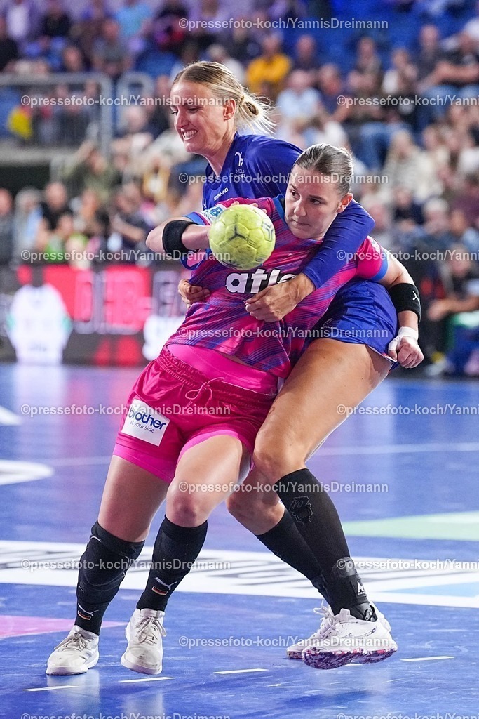 xYDRx21092501007 | 21.09.2025, xydrx, Handball, Frauen Länderspiel, Deutschland - Niederlande, YAILA Arena: Mareike Thomaier (GER #10) im Zweikampf gegen Kelly Dulfer (NED #18)