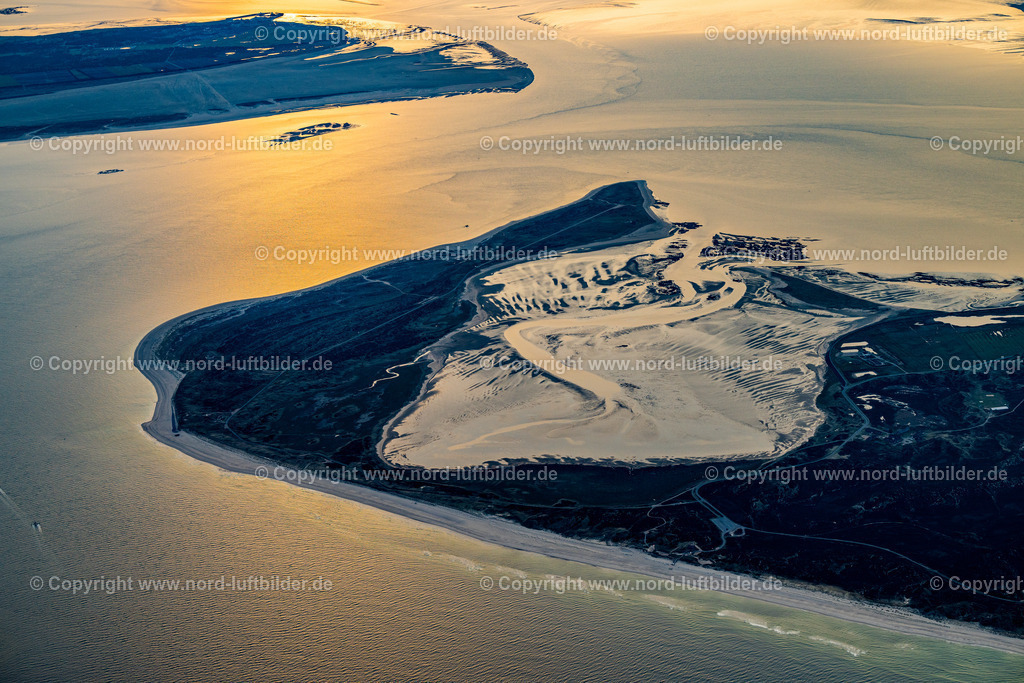 Sylt_List_Sonnenaufgang_Ellenbogen_ELS_0016010523 | LIST 01.05.2023 Küsten- Landschaft der Nordsee- Insel Sylt im Sonnenaufgang im Ortsteil Ellenbogen in List im Bundesland Schleswig-Holstein, Deutschland. // Coastal landscape of the North Sea island of Sylt at sunrise in the district of Ellenbogen in List in the state Schleswig-Holstein, Germany. Foto: Martin Elsen