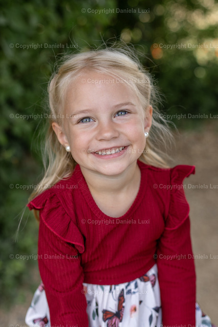 R6__7592 | Professionelle Kindergartenfotografie in Bayern - liebevolle, natürliche Kinderfotos. Jetzt Galerie ansehen und Lieblingsbilder bestellen! - Realisiert mit Pictrs.com