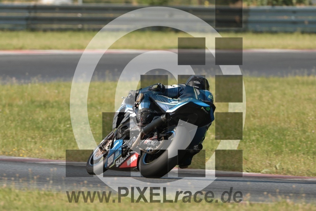 0509-20250813_13689 | Schöne Erinnerungen an spannende Momente - das festzuhalten ist unser Job. PIXELrace.de ist seit 2003 auf den Rennstrecken Europas unterwegs um die Action draußen beim Fahren und die wunderbare Stimmung imm Fahrerlager für euch einzufangen.