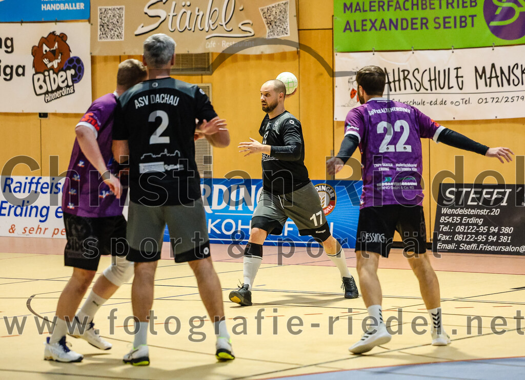 2024-03-23_034_SpVgg_Altenerding_II_gegen_ASV_Dachau_III | Erding, Deutschland, 23.03.2024:
Handball, Bezirksklasse Männer Staffel Süd West 2023 / 2024, 14. Spieltag, SpVgg Altenerding II gegen ASV Dachau III, Endergebnis: 24:32

Marcin Szulc (ASV Dachau, #2), Nicolas Loderer (ASV Dachau, #17), Thomas Peteranderl (SpVgg Altenerding, #22)

Foto: Christian Riedel / fotografie-riedel.net