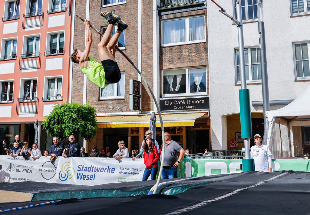 top-top.de 240913-006 | Foto, Video, Fotografie, Videografie, Fotobox, DJ, Discjockey, Musik, Musikbox, Veranstaltung, Photobooth, Amazon, Ebay, Buchtipp, Bestseller, Autor, Verlag, Buch, Wesel, Hamminkeln, NRW, Dinslaken, Rees, Drohne, Hochzeit, Party, Fotobox, Wesel, Fotograf